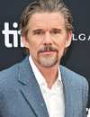 Tiro en la cabeza de Ethan Hawke en la proyección de Raymond y Ray durante el 47 ° TIFF
