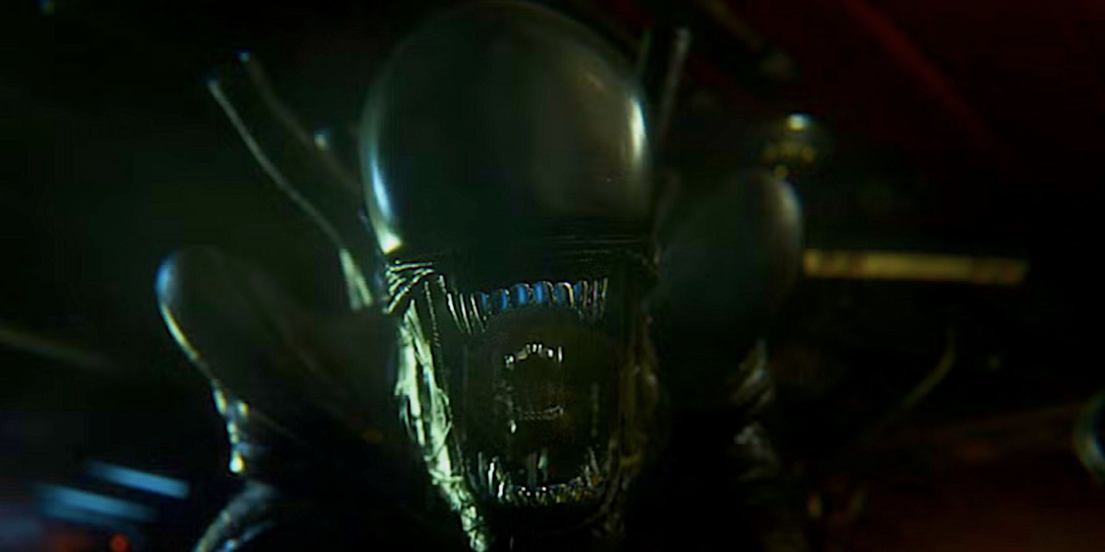 Un xenomorph grita a la cámara en aislamiento alienígena