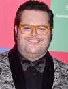 Tiro en la cabeza de Josh Gad