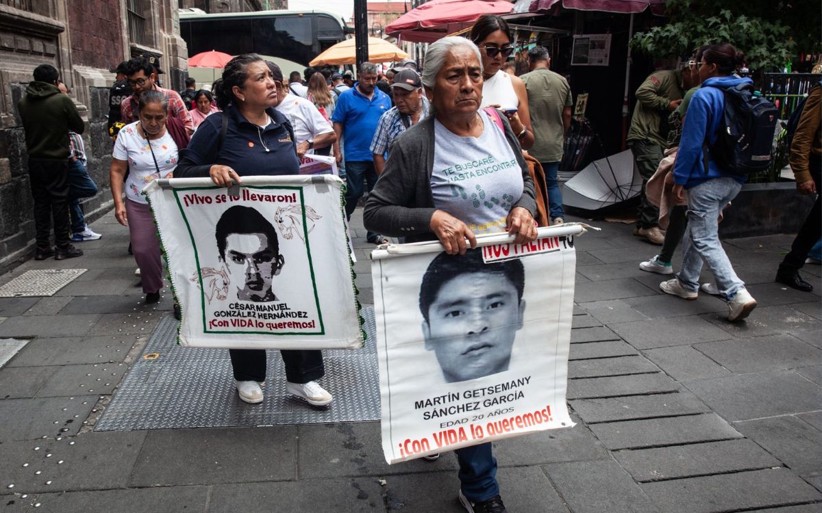 Ayotzinapa | Familiares acusan falta de 'avances sustanciales' tras reunión con Sheinbaum