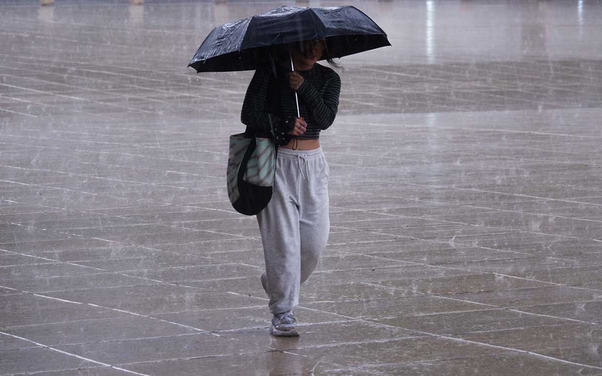 SMN alerta por posible ciclón tropical; frente frío provoca lluvias intensas y viento en varias regiones