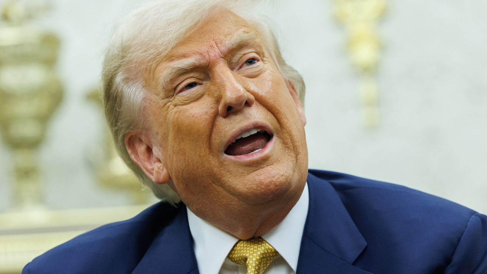 Trump apunta a Kimmel mientras celebra la cancelación de un icónico espectáculo nocturno